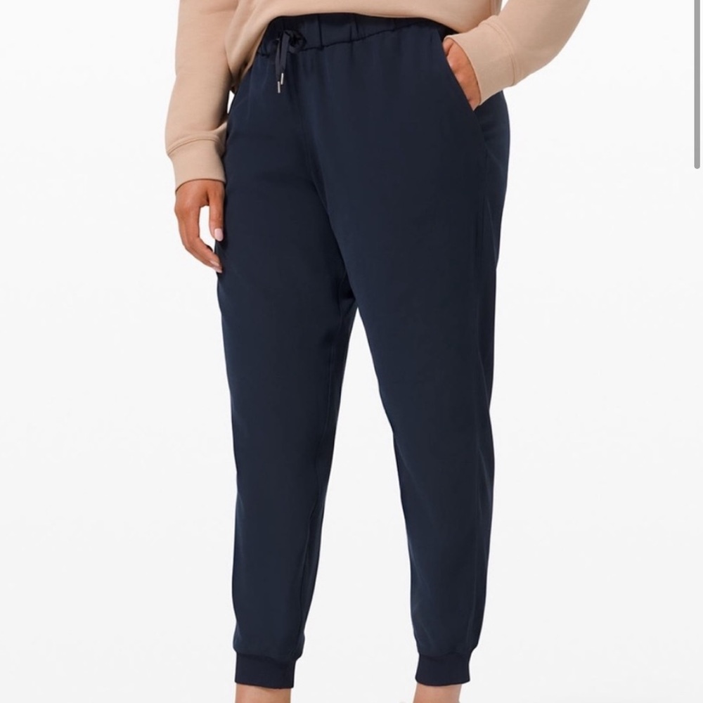 NWT On The Fly Joggers *woven